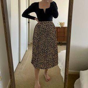 Sadie & Love Cheetah Print Pleated Lined Skirt